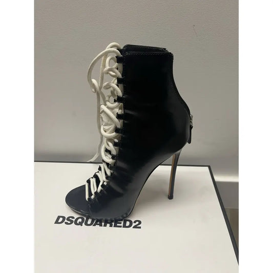 black leather Dsquared2 open-toe lace-up ankle boots with white laces.  Eu- 35 & Eu 38